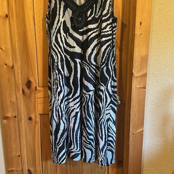 Jennie & Marlis Blue and White Zebra Print Beaded Women's Top - Picture 3 of 8